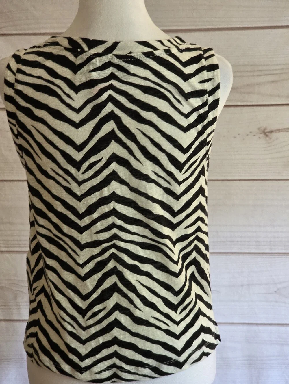 Tahari Zebra-Print Button Front V-Neck Tank Top Size Medium Linen